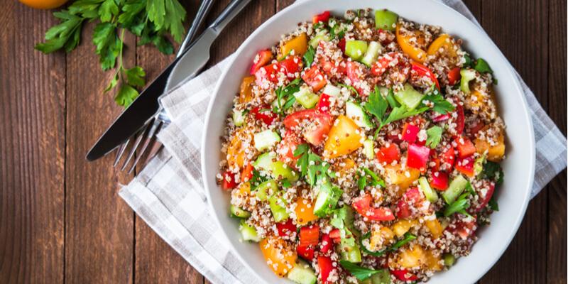 insalata di quinoa con verdure