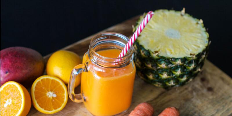 estratto detox con ananas e carote ricetta